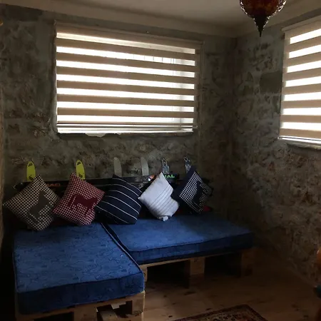 Ozzy Homes Kaleici Muhtesem 2+1 Tarihi Ev Lägenhetshotell